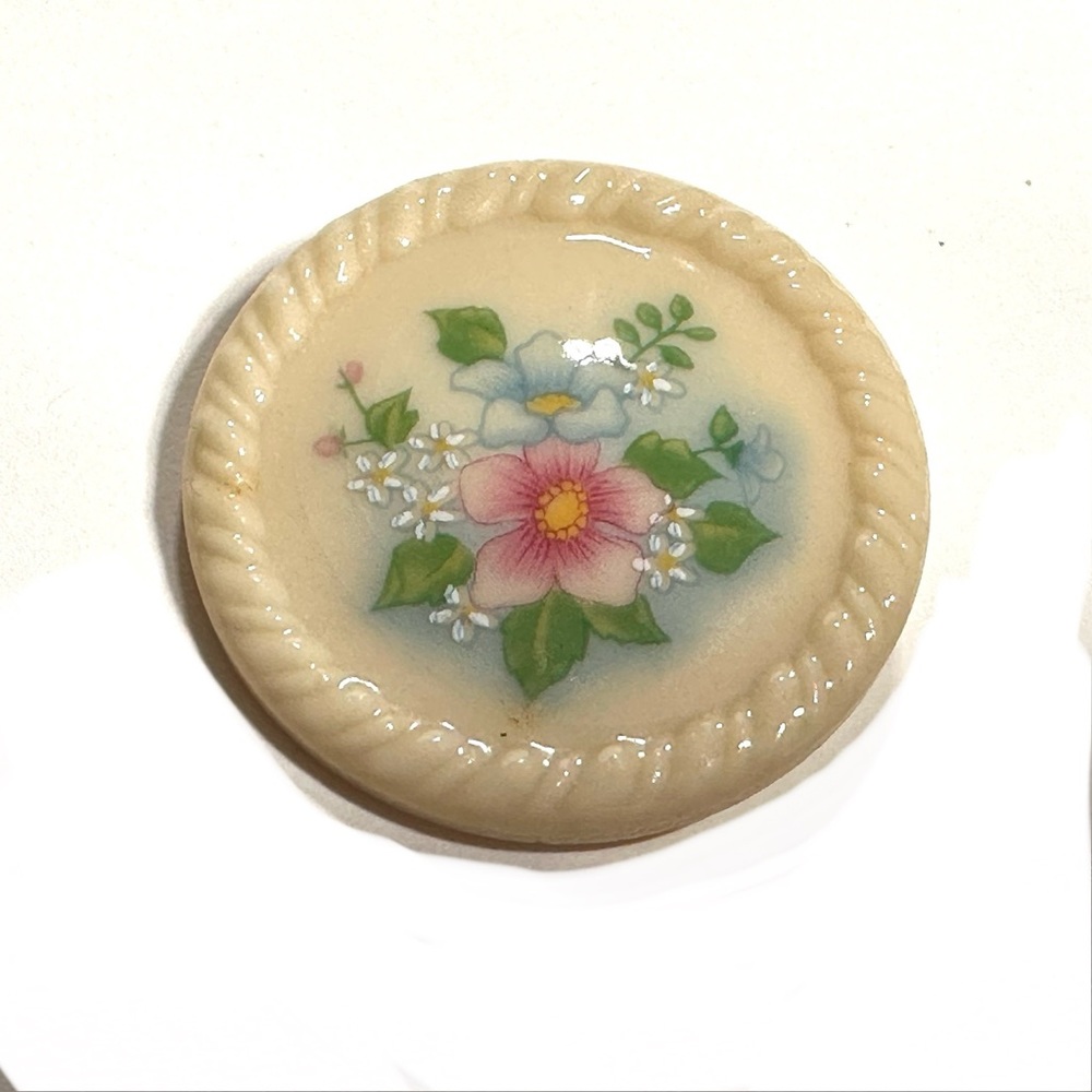 Vintage Avon Floral Feminine Ceramic Brooch Cottagecore Retro Nostalgic